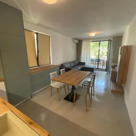 Designer 1br In Life Pool Included Apartment *