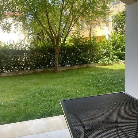 Designer 1br In Life Pool Included Apartment *