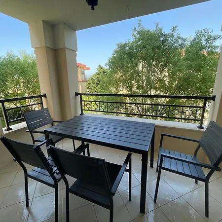 Designer 1br In Life Pool Included Apartment