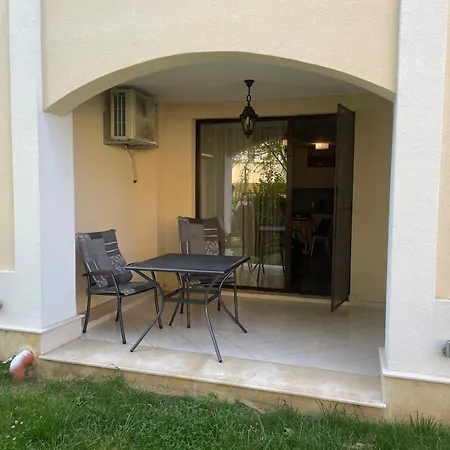 Designer 1br In Life Pool Included Apartment