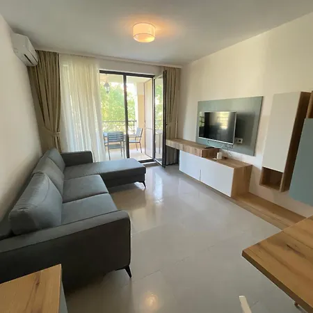 Designer 1br In Life Pool Included Apartment