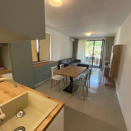 Apartment Designer 1br In Life Pool Included