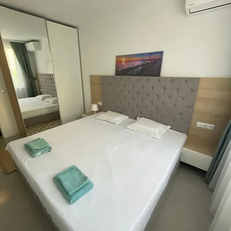 Designer 1br In Life Pool Included Apartment