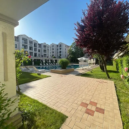 Designer 1br In Life Pool Included Apartment *